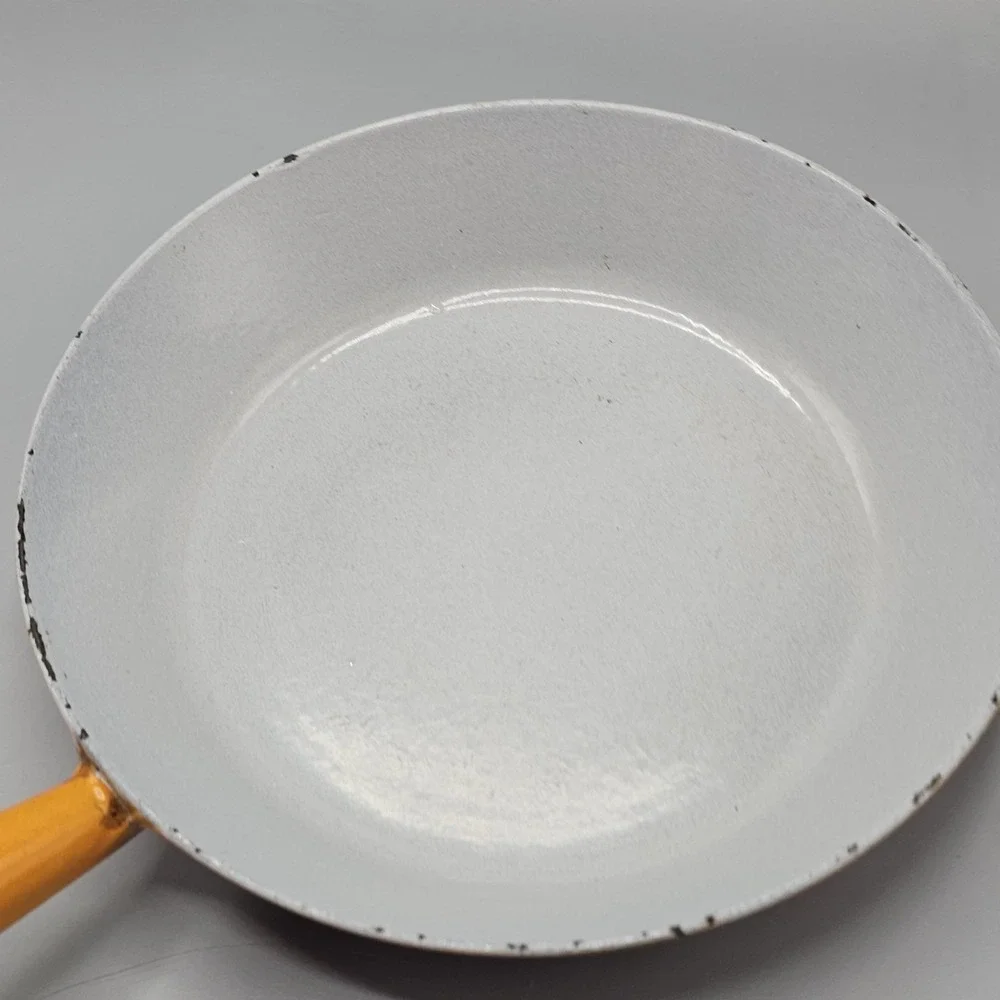 Le Creuset please see